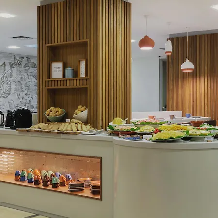 Hotel Ponta Delgada מלון 3*