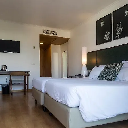 Hotel Ponta Delgada Otel 3*