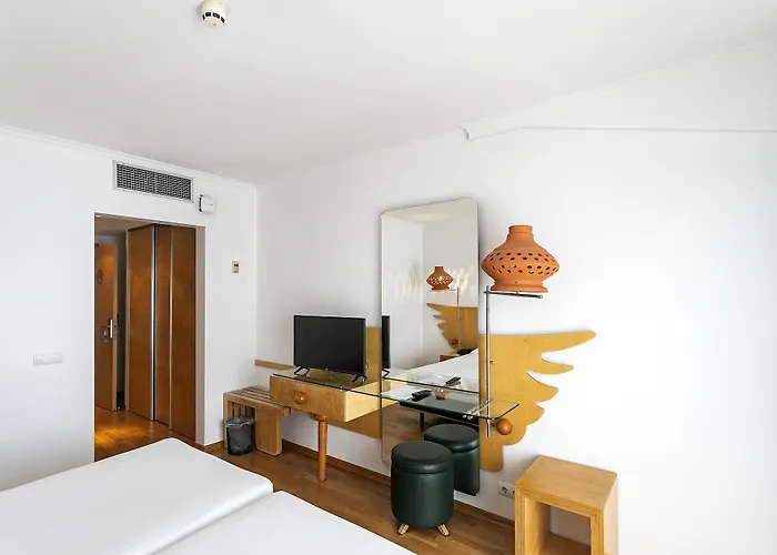 Отель Hotel Ponta Delgada