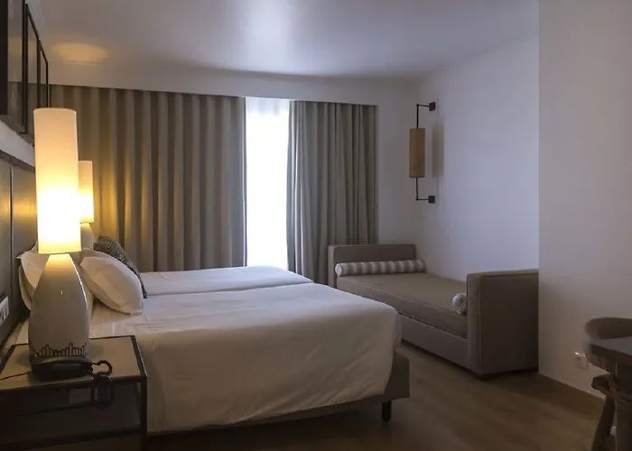 Отель Hotel Ponta Delgada